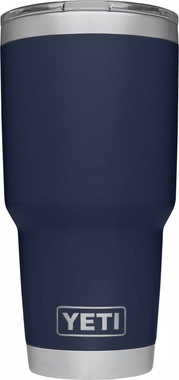 Yeti 30oz tumbler, colores clásicos.